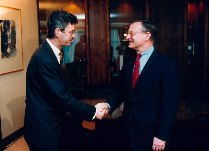 Fotografija 4: EP President meets with the Irish Minister for Foreign Affairs.