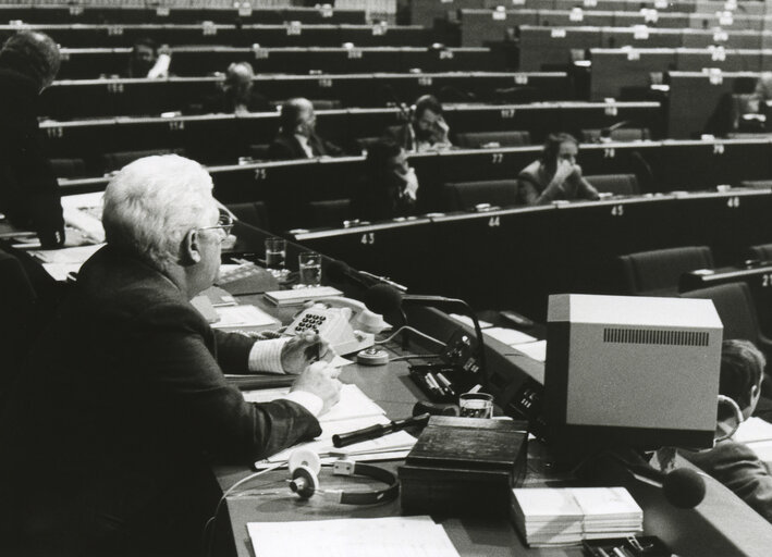 Fotó 8: Mario DIDO presiding over the plenary session in Strasbourg.