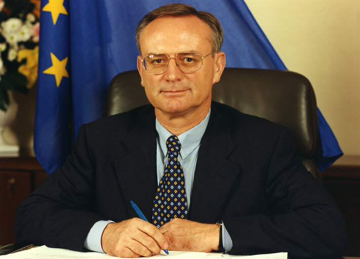 Fotagrafa 10: EP President at work in his office