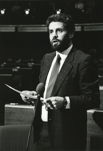 Foto 31: Roberto FORMIGONI in plenary session in Strasbourg.