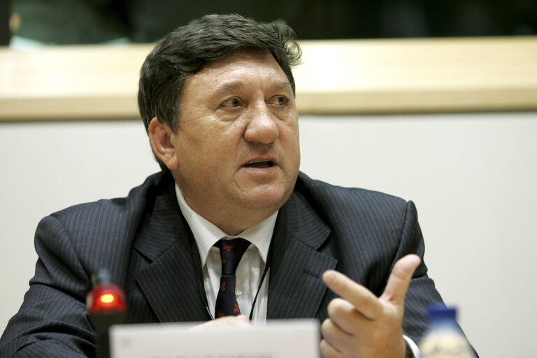 Valokuva 3: Vladko Todorov PANAYOTOV in a meeting at the EP in Brussels.