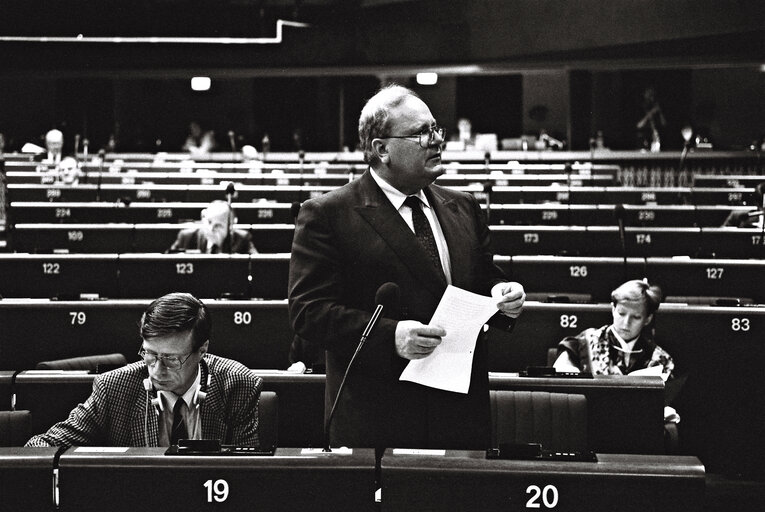 Fotografija 2: Plenary Session in Strasbourg in February 1989