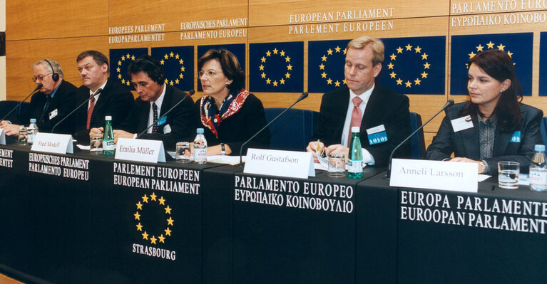 Foto 2: MEP Emilia MULLER holds a news conference in Strasbourg