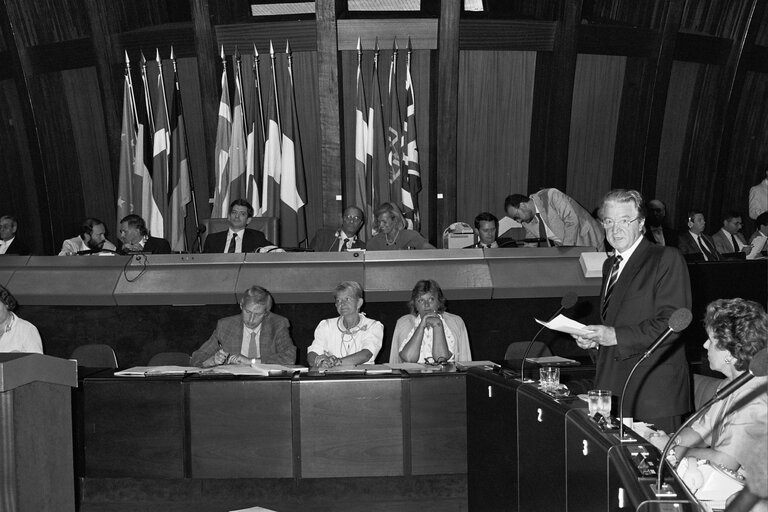 Photo 6 : The French Minister for Foreign Affairs in plenary session in Strasbourg.