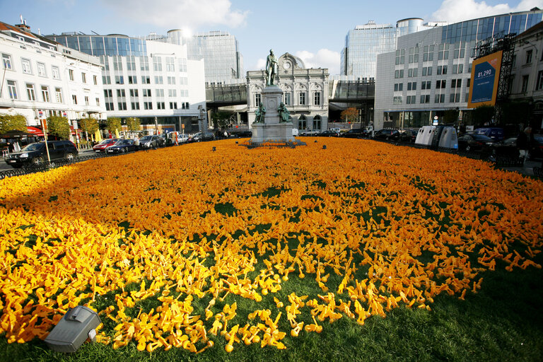 Fotó 3: Flowers on the Luxembourg Place in Brussels representing the signatures for the climate manifesto - A global price on carbon dioxide emissions, support for climate friendly technologies