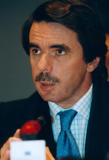 Fotografija 48: Spain's Prime Minister Jose Maria AZNAR attends a meeting in Brussels