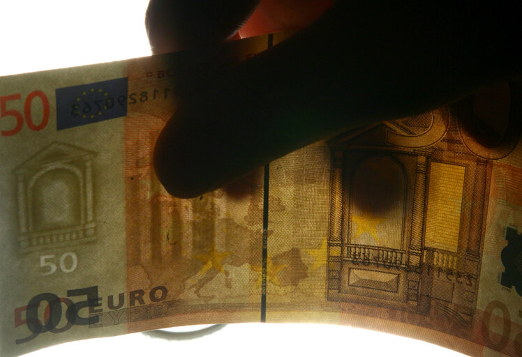 Fotografia 11: Euro - coins, banknotes, money and payments