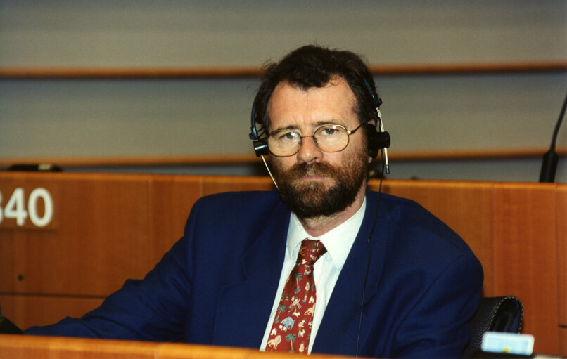 Foto 48: Tony CUNNINGHAM in plenary session in Brussels