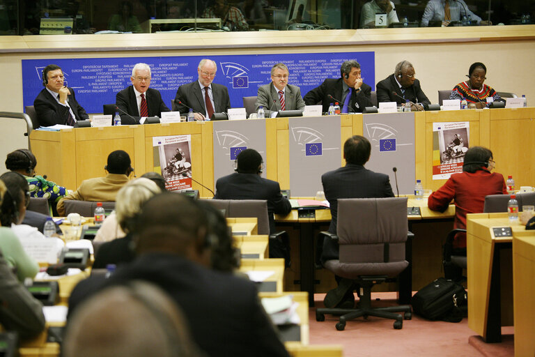 Zdjęcie 9: Extraordinary meeting in the framwork of Africa Week at the EP in Brussels. Panel on intercultural dialogue with the Nobel Prize for Literature, the AU Commissioner for Social Affairs, in charge of culture and the President of the Pan-African Parliament.