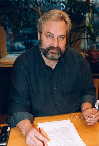 Valokuva 2: Portrait of Bernhard RAPKAY at the EP in Brussels.