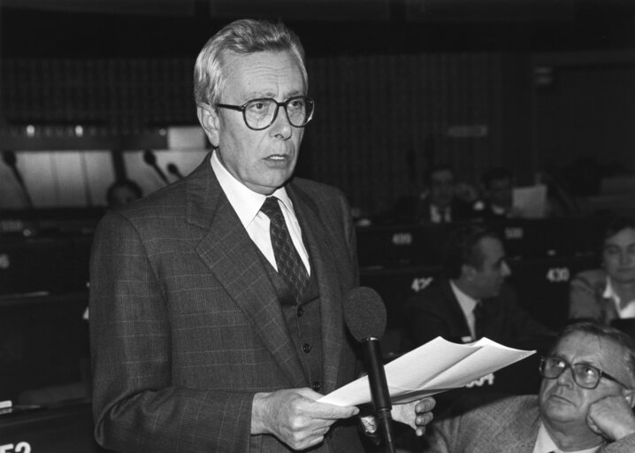 MEP Arnaldo FORLANI speaks in plenary session in Strasbourg in November 1989