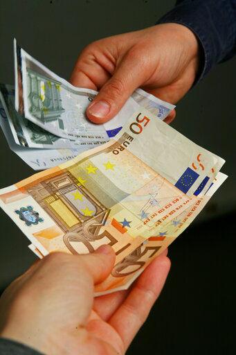 Fotografi 15: Euro - coins, banknotes, money and payments