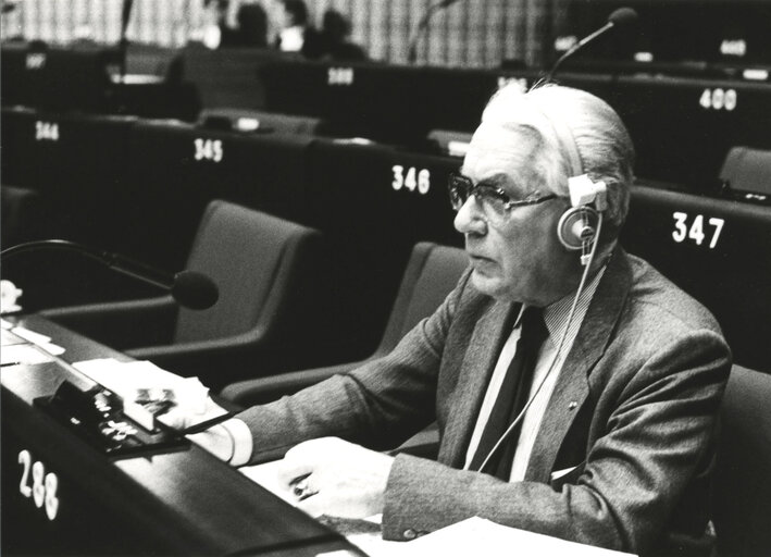 Kai Uwe von HASSEL attends a plenary session in February 1984