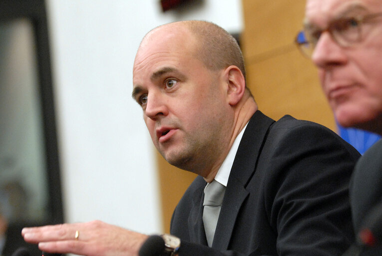 Fotografija 2: Plenary Session in Strasbourg - Discussion on the Treaty of Lisbon and the Future of Europe - Press conference of the Swedish Presidency