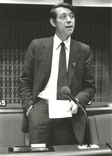 Paul-Henry GENDEBIEN speaks in plenary session in October 1982