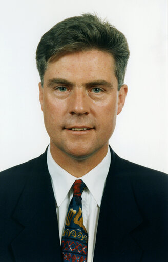 Φωτογραφία 4: Portrait of MEP Stephen HUGHES in Strasbourg in 1993