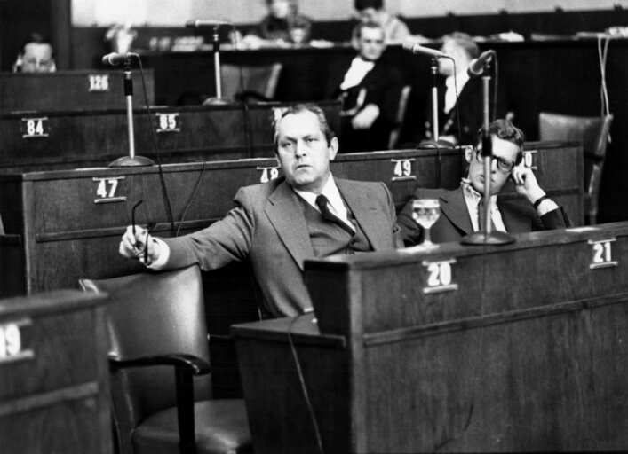 Valokuva 24: Pierre LARDINOIS in plenary session in Strasbourg.