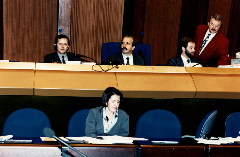 Valokuva 27: Renzo IMBENI presiding the plenary session in Strasbourg.