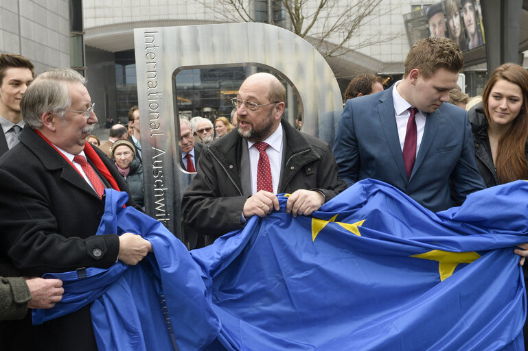 EP President at the unveiling of statue from The International Auschwitz Committee