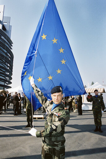 Flag ceremony during  the open Day  2001 of the EP in Strasbourg with the deputy commander in chief of Eurocorps