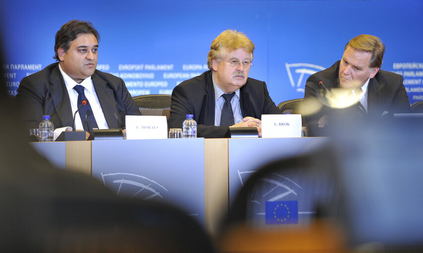 Foto 10: Press conference : EU-US cooperation to restore trust following allegations of NSA's mass surveillance of EU citizens.