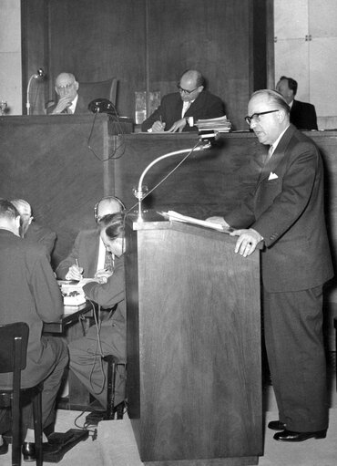 Robert SCHUMAN and Walter HALLSTEIN during the Constitutive session of the new European Parliamentary Assembly on the 19th of March 1958