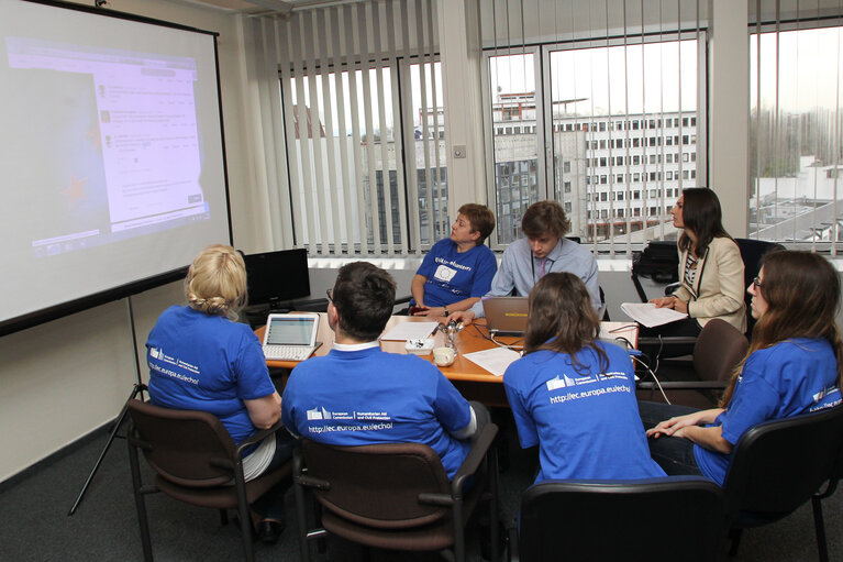 Live chat - Eu Aid Volunteers