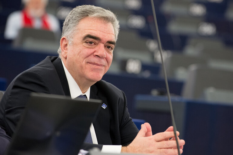 Foto 3: Dimitris KOURKOULAS Deputy Minister of Foreign Affairs in Plenary session week 09 2014 in Strasbourg