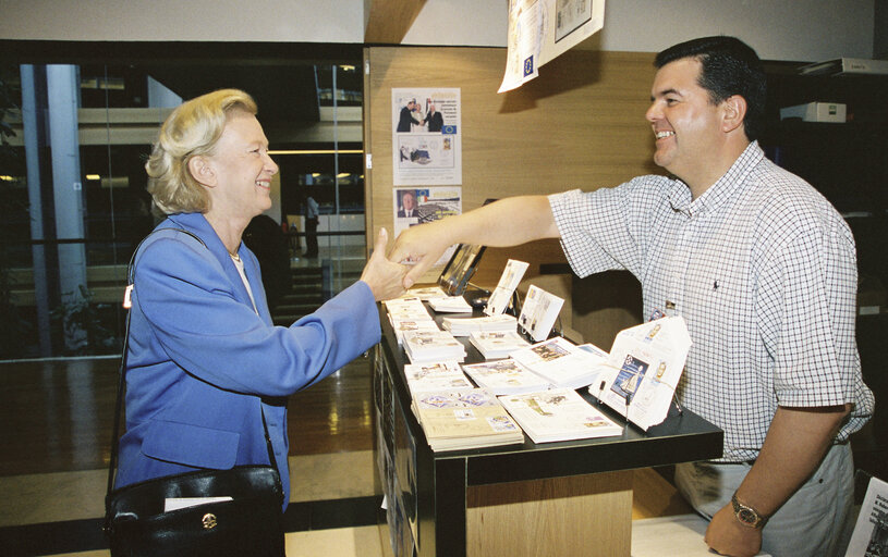 Flag ceremony during  the open Day  2001 of the EP in Strasbourg with the deputy commander in chief of Eurocorps