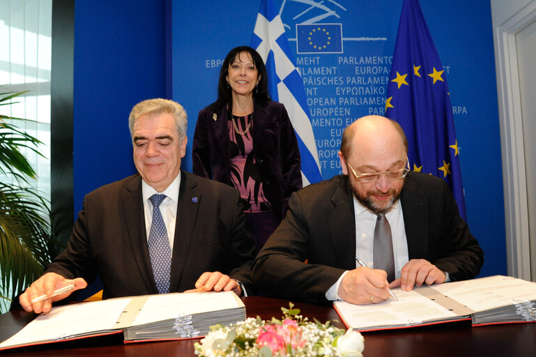 Fotogrāfija 13: EP President at the LEX signing