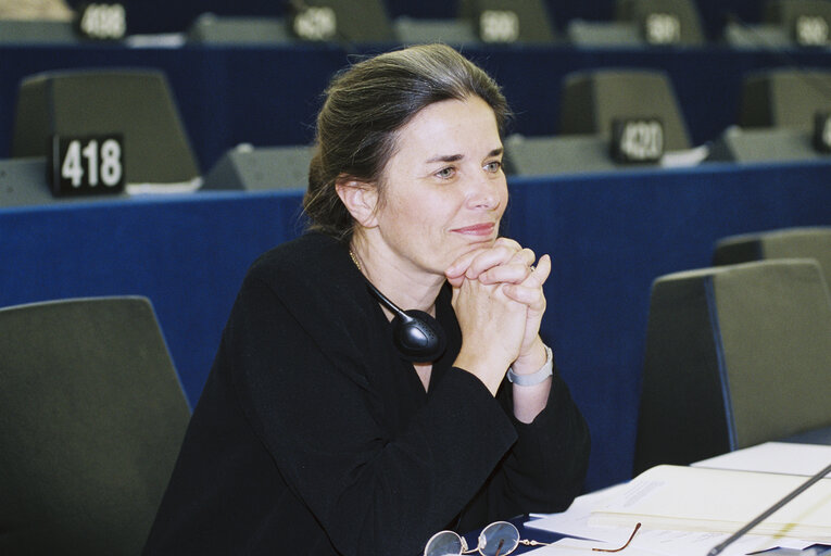 Fotagrafa 6: MEP Marie-Therese HERMANGE in the hemicycle in Strasbourg