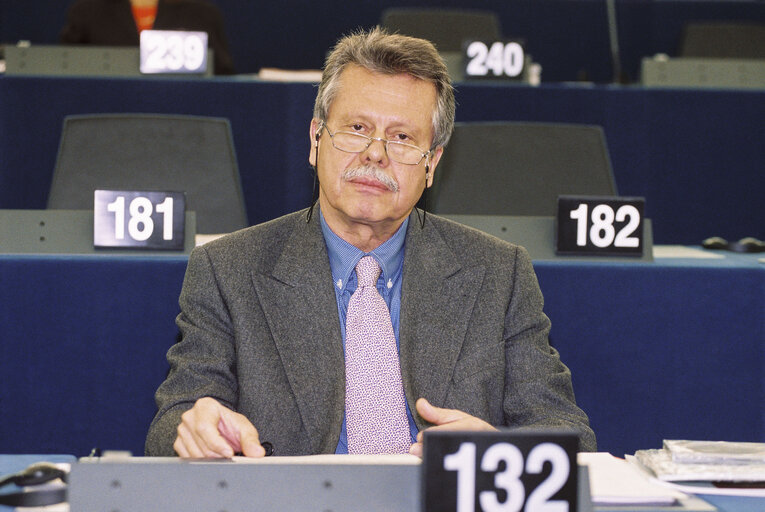 MEP Jannis SAKELLARIOU in Plenary Session in Strasbourg in January 2000