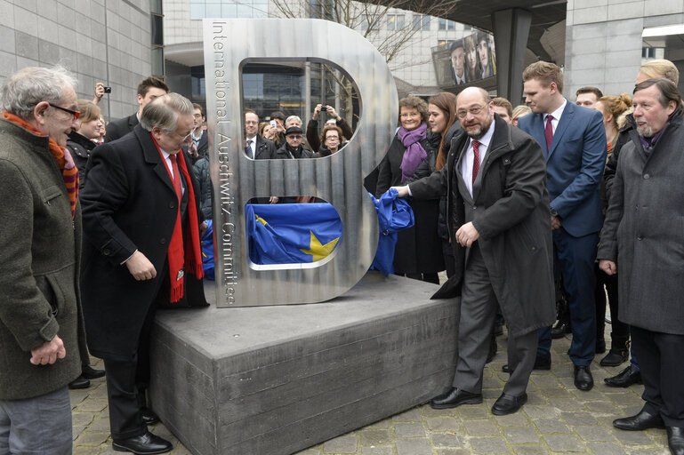 EP President at the unveiling of statue from The International Auschwitz Committee