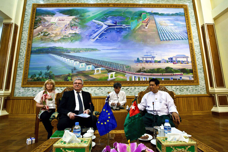 Fotografi 48: Nay Pyi Taw- Myanmar, 28 February 2012.  REUNION OF THE MEMBERS FROM THE EUROPEAN PARLIAMENT WITH CHAIRMAN OF USDP, HTAY OO.  Nay Pyi Taw- Myanmar, 28 February 2012.  REUNION OF THE MEMBERS FROM THE EUROPEAN PARLIAMENT WITH CHAIRMAN OF USDP, HTAY OO.