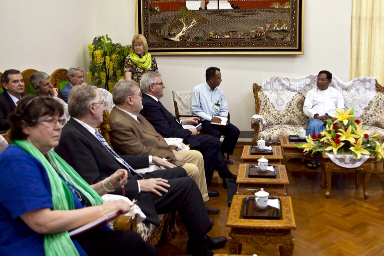 Fotografi 29: Nay Pyi Taw- Myanmar, 27 February 2012,     VISIT OF MEMBERS OF THE EUROPEAN PARLIAMENT TO MINISTER OF COMMERCE.  Meeting of the members of the European Parliament with the Minister of Commerce from  Myanamar U Win Myint