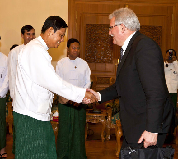 Fotografi 49: Nay Pyi Taw- Myanmar, 28 February 2012.  REUNION OF THE MEMBERS FROM THE EUROPEAN PARLIAMENT WITH CHAIRMAN OF USDP, HTAY OO.  Nay Pyi Taw- Myanmar, 28 February 2012.  REUNION OF THE MEMBERS FROM THE EUROPEAN PARLIAMENT WITH CHAIRMAN OF USDP, HTAY OO.