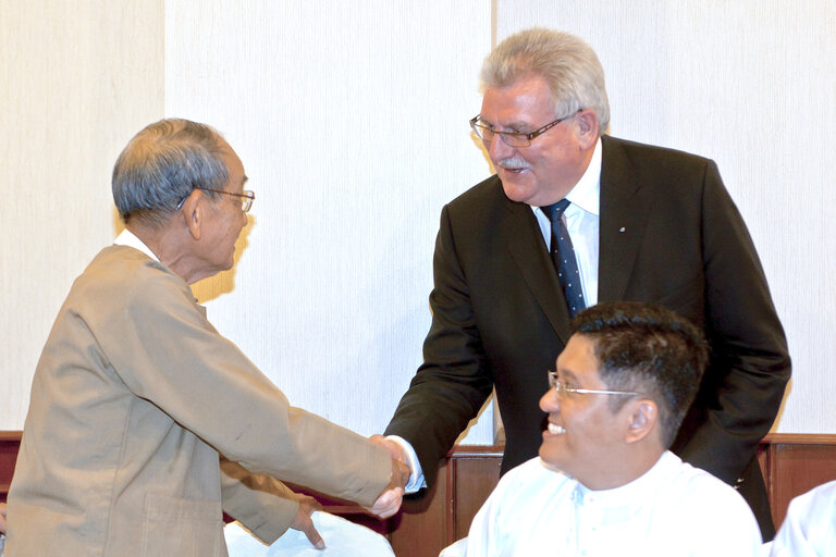 MEETING  OF THE MEMBERS FROM THE EUROPEAN PARLIAMENT WITH THE POLITICAL PARTIES FROM MYANAMAR.  Chairman Werner LANGEN Member Germany Christlich Demokratische Union Deutschlands ) welcomes Dan Cho Cho Kyan a from the Democratic Party Myanmar.to the meeting in presence of Win Aung Kyan  from the USDP.