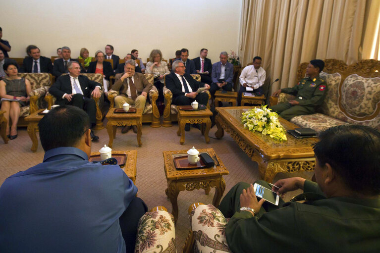 Fotografi 34: Nay Pyi Taw- Myanmar, 27 February 2012.   VISIT OF MEMBERS OF THE EUROPEAN PARLIAMENT TO MINISTER OF DEFENCE, MAJ-GEN HLA MIN.  Meeting of the menbers of the European Parliament with the Minister of Defense of Myanmar.    PHOTO: Joan Manuel BALIELLAS