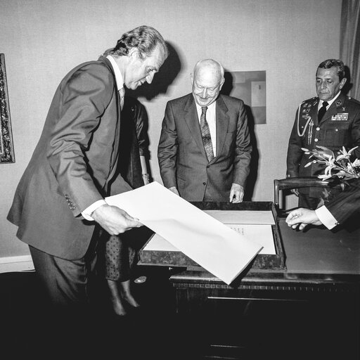 Foto 20: Visit of King and Queen of Spain at the European Parliament in Strasbourg in May 1986