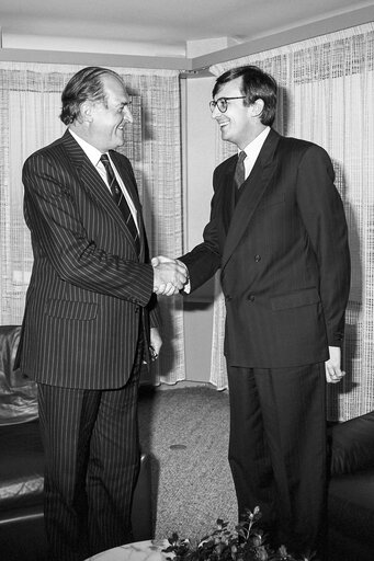 Fotó 15: The President of the EP meets with the Minister for European Affairs of France at the EP in Strasbourg in January 1988.