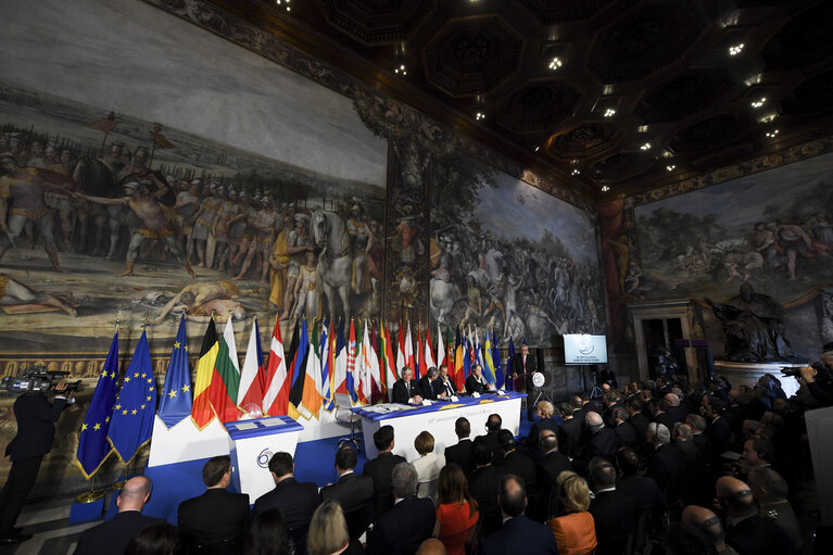 Fotogrāfija 10: Celebration of the ' 60 years of the Treaty of Rome ' in Campidoglio - Ceremony of the signature of the Rome declaration