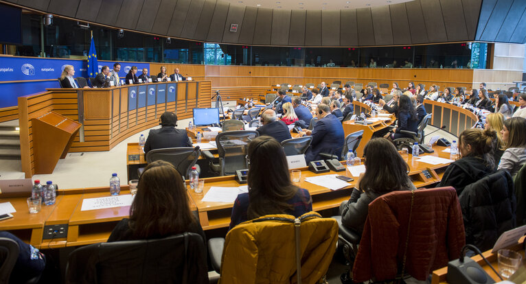 Fotografie 27: Public procurement and Parliament's role