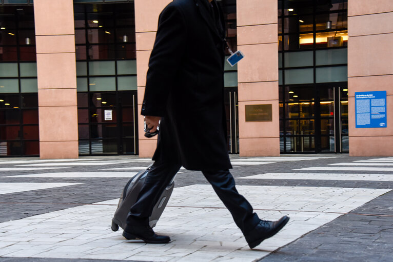 Fotografi 2: Arrival of civil servants by bus from Brussels to Strasbourg