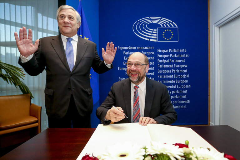 Suriet 13: Hand Over and Press point of Martin SCHULZ and Antonio TAJANI - EP President