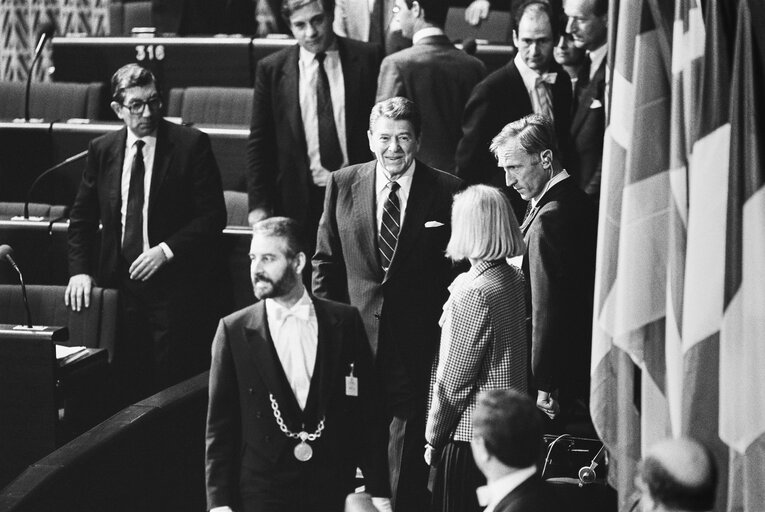 Fotagrafa 23: Official visit of Ronald REAGAN President of the United States in Strasbourg in May 1985. Plenary session