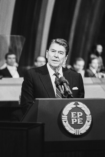 Fotagrafa 22: Official visit of Ronald REAGAN President of the United States in Strasbourg in May 1985. Plenary session