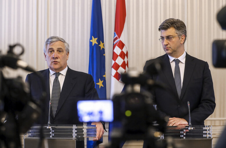 Zdjęcie 4: Official visit to Croatia - Andrej PLENKOVIC - Prime Minister of the Republic of Croatia meets with Antonio TAJANI - EP President - Press point