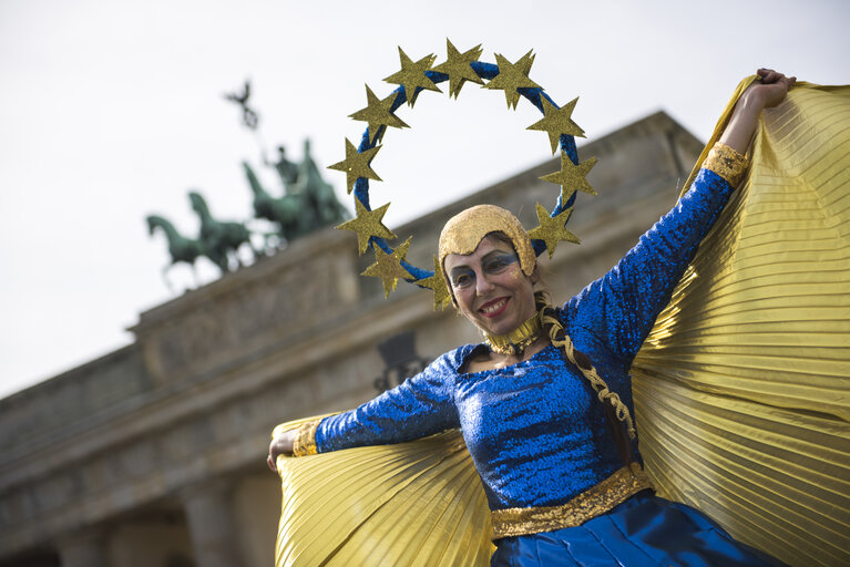 Photo 5 : 60th Anniversary of the Treaty of Rome celebrations - ' March for Europe in Berlin '