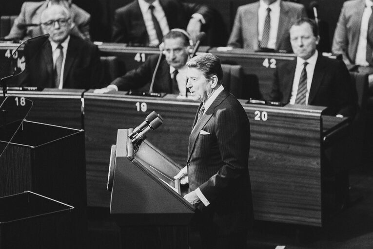 Fotagrafa 21: Official visit of Ronald REAGAN President of the United States in Strasbourg in May 1985. Plenary session