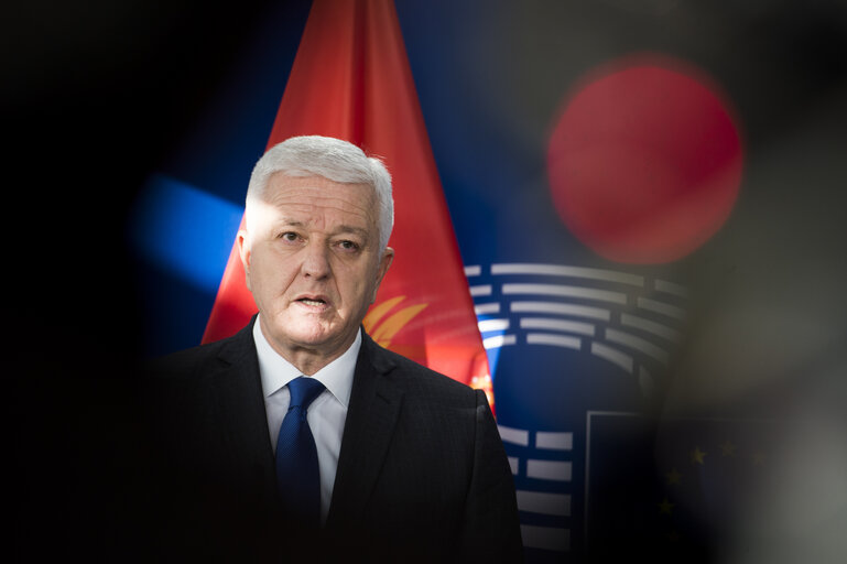 Fotografija 6: Official visit of Dusko MARKOVIC, Prime Minister of MontenegroPress point